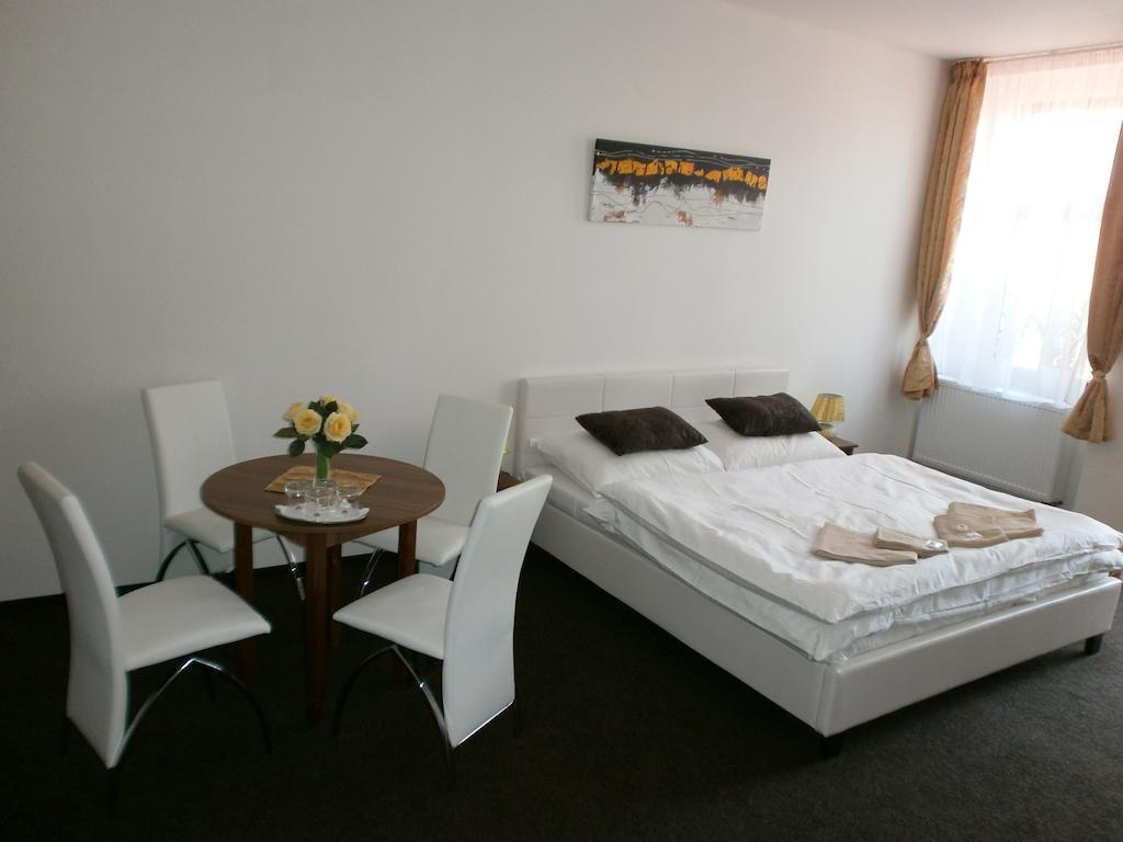 Hotel U Cisare Melnik Exterior photo